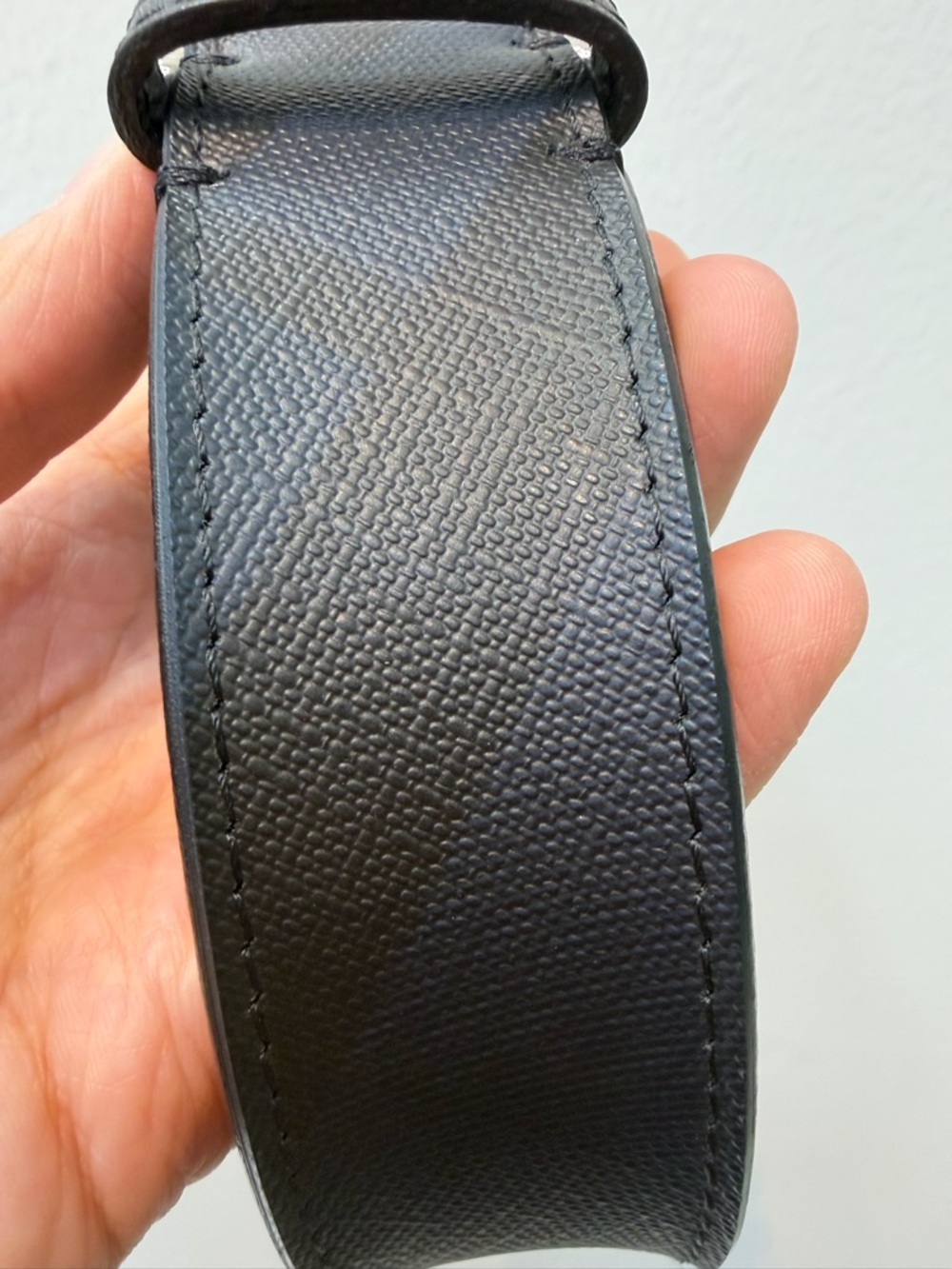 Burberry Black Leather Logo Stamped Belt size is 3.5*95cm - Picture 4 of 6